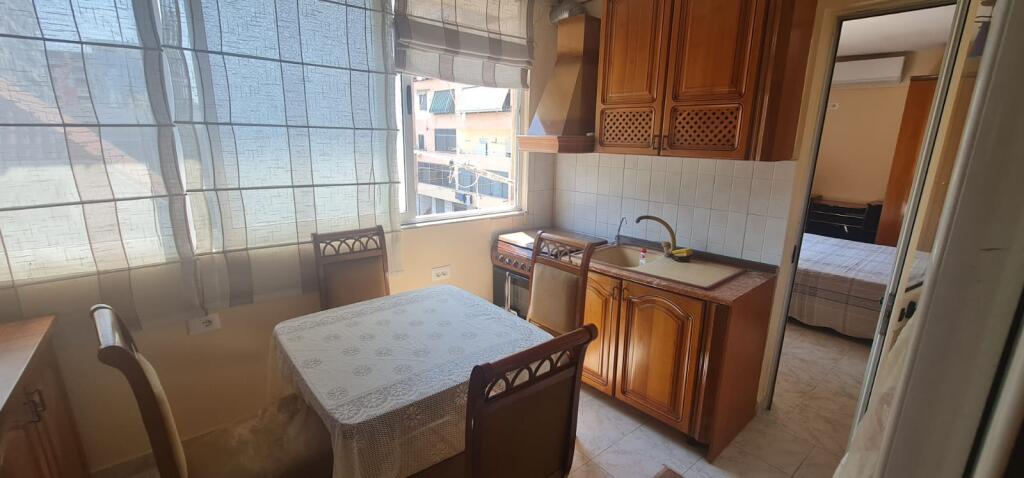 Jepet Me Qera Apartament 2+1+1 Ballkon