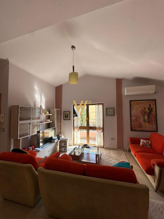 JEPET APARTAMENT 3+1 ME QIRA TE KOMUNA E PARISIT 1.000 EURO