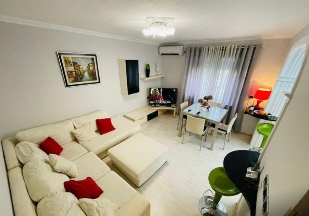 🏠 Jepet me qira apartament 2+1 📍 Adresa: Rruga Adem Jashari, Njësia Bashkiake Nr. 5💶 Çmimi: 800 € / muaj