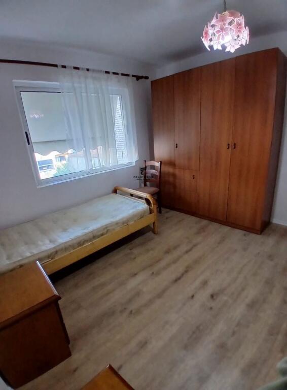 APARTAMENT ME QERA 2+1 SHKOLLA E BASHKUAR 45.000 LEKE