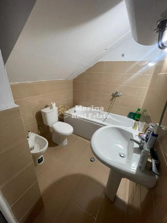 Qera, Hyrje private 1+1, 5 Maji , 300 euro/muaj