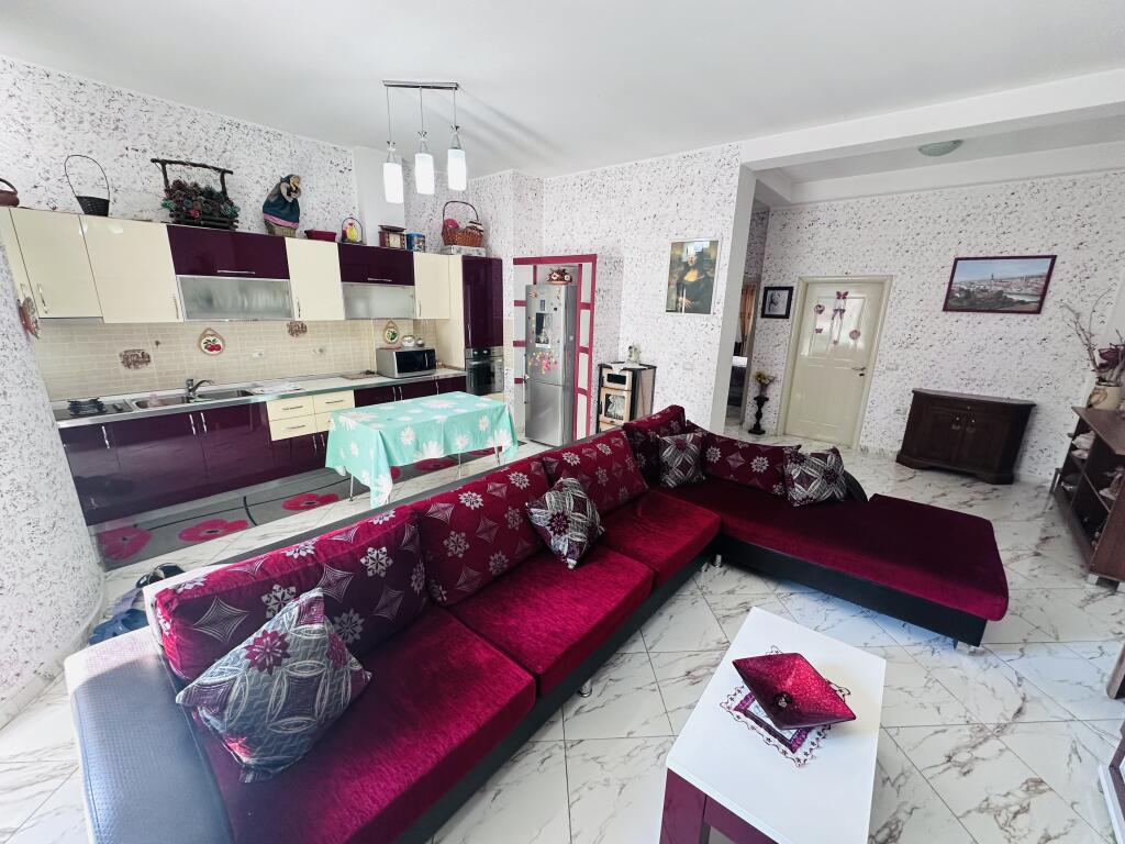 Jepet Me Qera Apartament 1+1+1 Ballkon