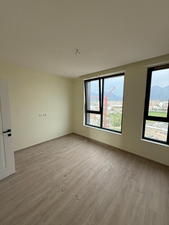 APARTAMENT 3+1 PER SHITJE PRANE BULEVARDIT TE RI
