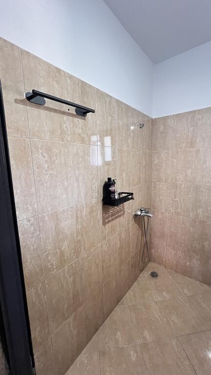 Jepet me qera Apartament 1+1 65m2 Laprake