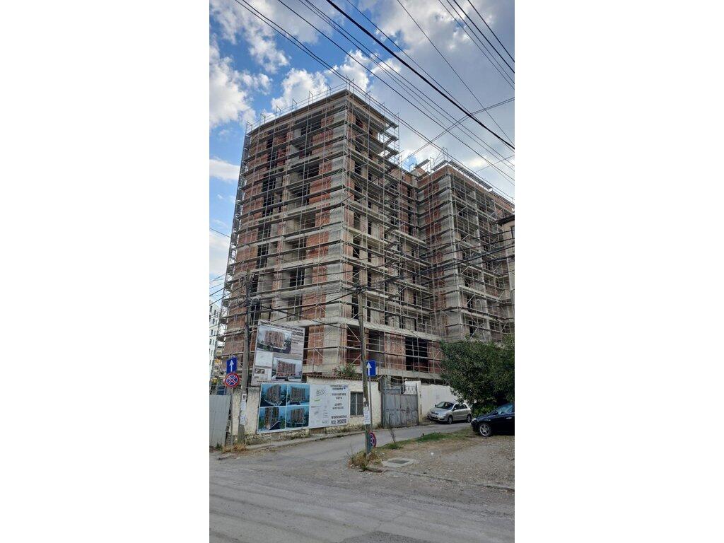 Ali Demi, Apartament 1+1 në shitje !