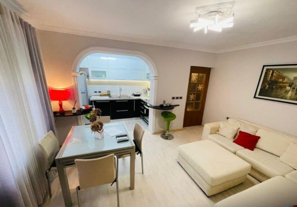 🏠 Jepet me qira apartament 2+1 📍 Adresa: Rruga Adem Jashari, Njësia Bashkiake Nr. 5💶 Çmimi: 800 € / muaj