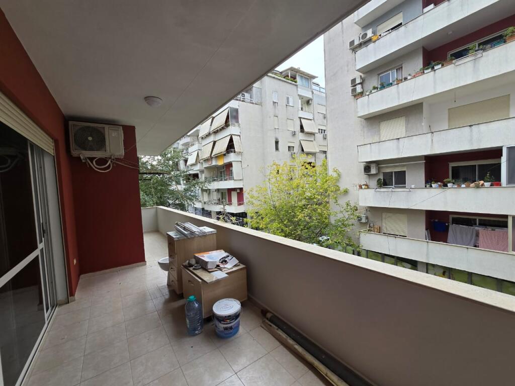 Jeper me qera apartament  2+1 bosh te Kopshti Botanik