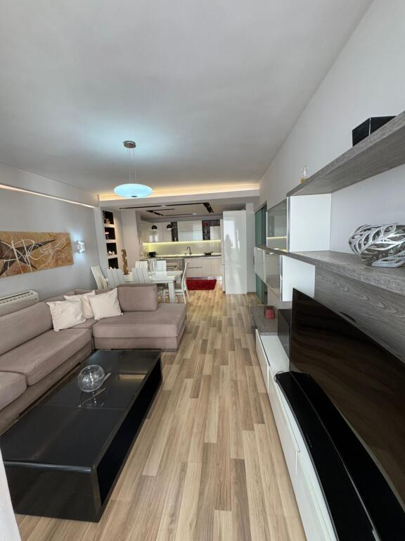 Jepet me qera Apartamenti 2+1, Qender , Rruga Sulejman Pasha ,  800 euro
