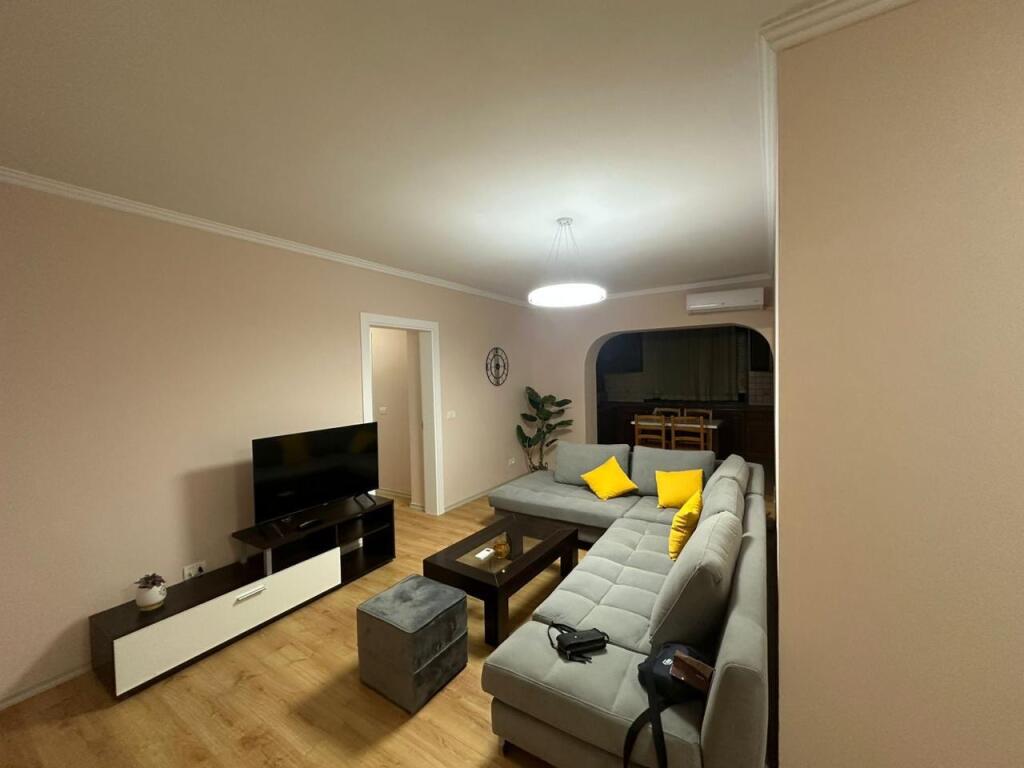 Ish-Fusha e Aviacionit,jepet me qira apartament 2+1! 650 Euro