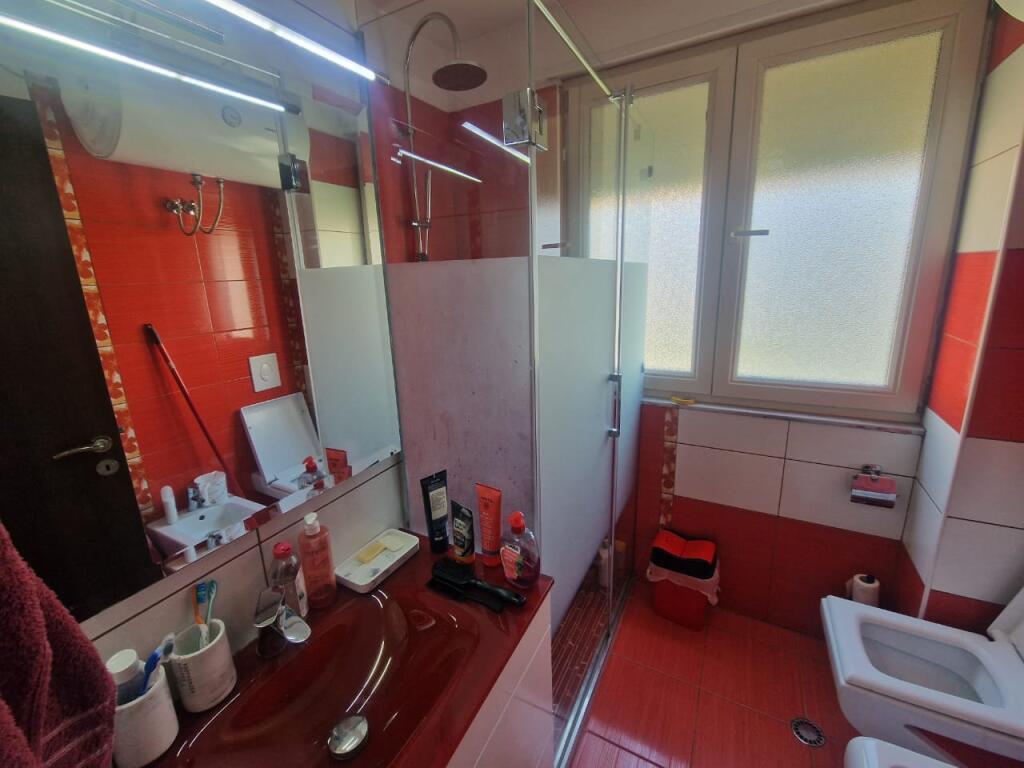 Shitet apartament 3+1+2 tualete+garazhd te mbyllur ne Fresk