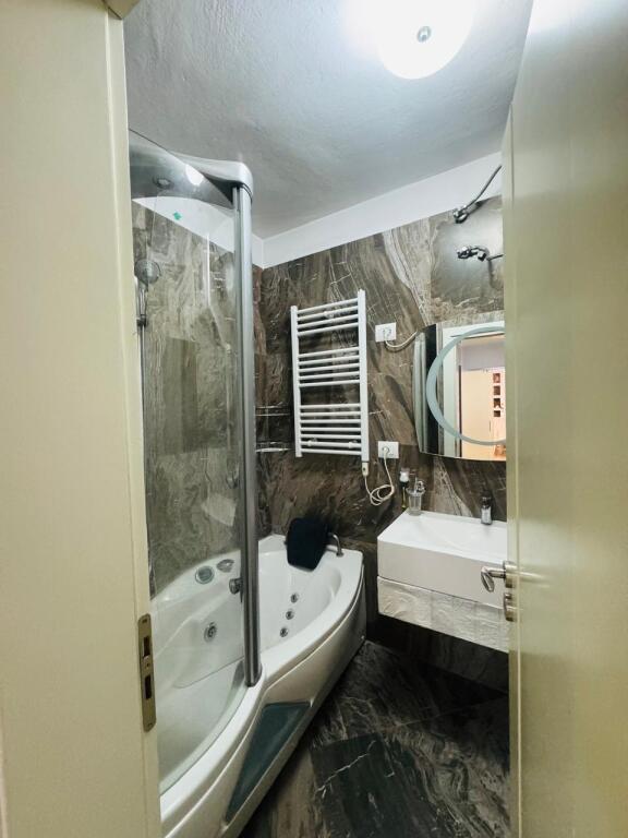 Apartament me qera 2+1 - 📍Rruga Mine Peza