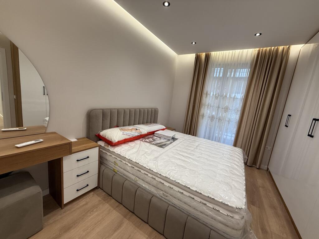 Jepet me qera apartament luksoz te UNIVERS CITY prane QTU.