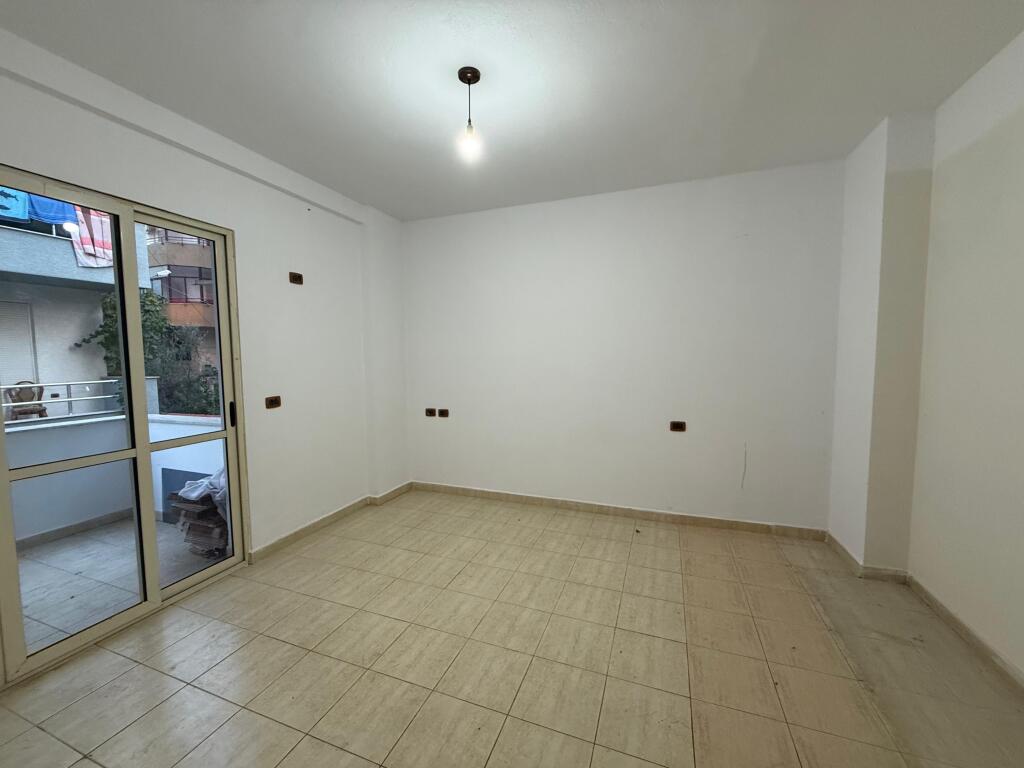 Shitet apartment 3+ 1 te mbi Kalimi Komunes 175 000