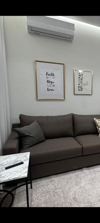 Apartament me qera 1+1