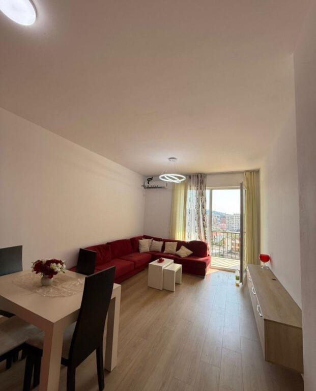 APARTAMENT ME QERA 1+1 YZBERISHT 450 EURO