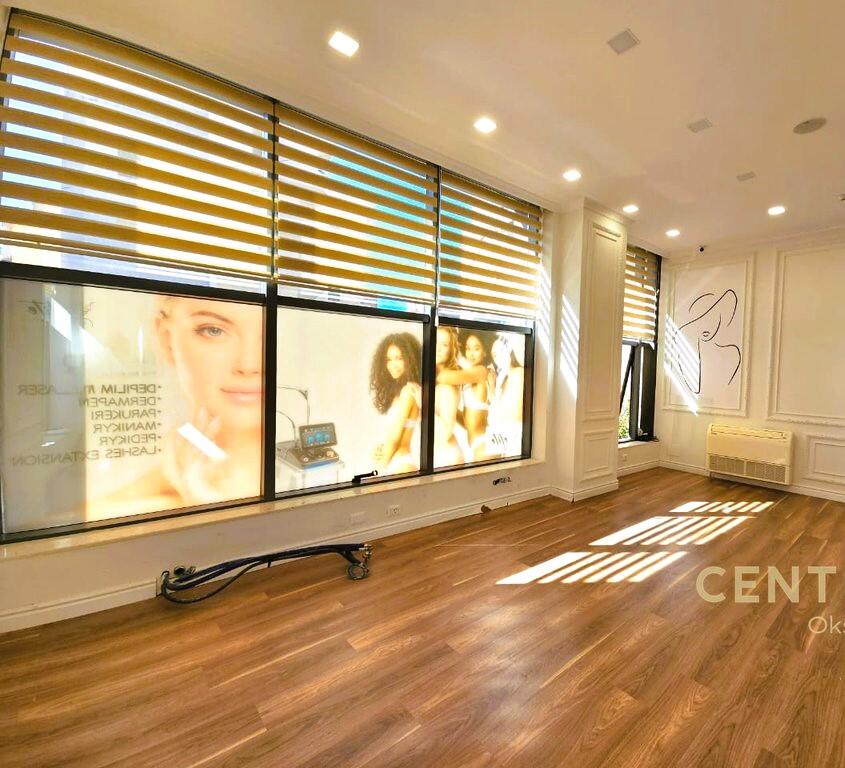 AMBIENTE COMMERCIALE IN AFFITTO IN VIA MYSLYM SHYRI