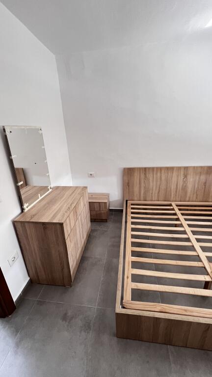 Jepet me qera Apartament 1+1 65m2 Laprake