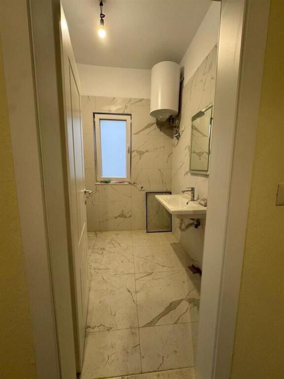 VILE ME QERA 3 KATESHE 220 M2 KOMBINAT 1500 EURO