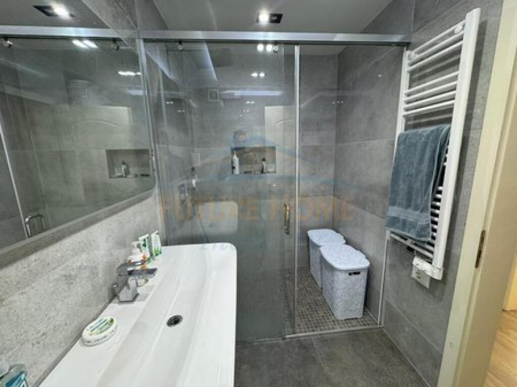 For sale, Apartment 3+1+2+Storage, Laprakë, Tirana.