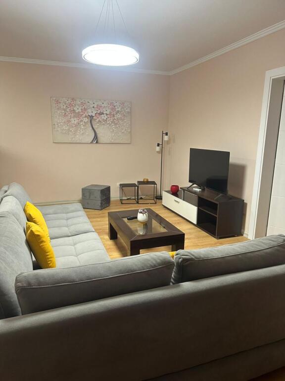 Ish-Fusha e Aviacionit,jepet me qira apartament 2+1! 650 Euro