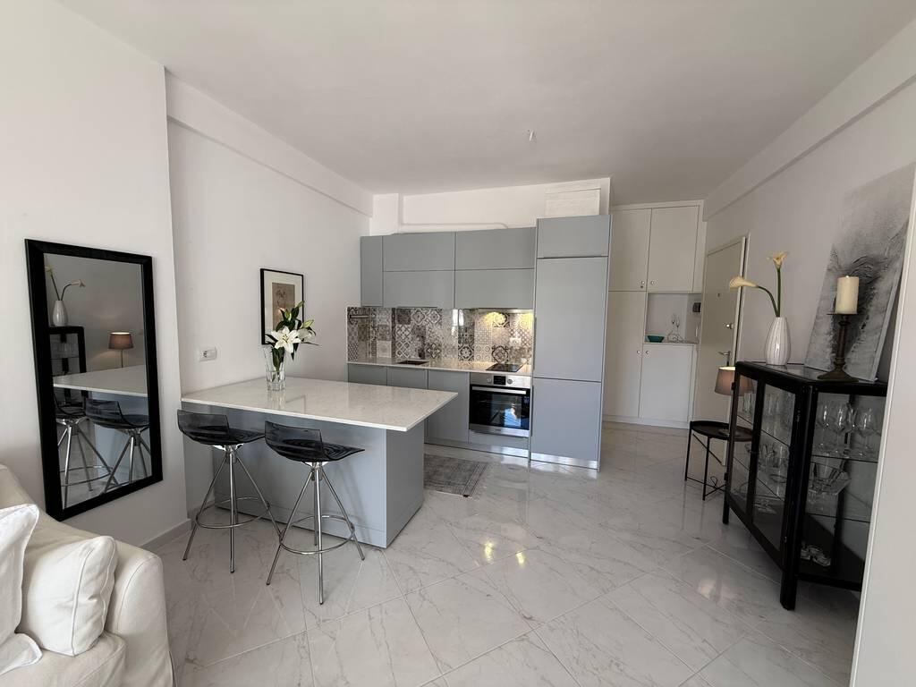 SARANDË, SHESIM STUDIO ME PAMJE NGA DETI