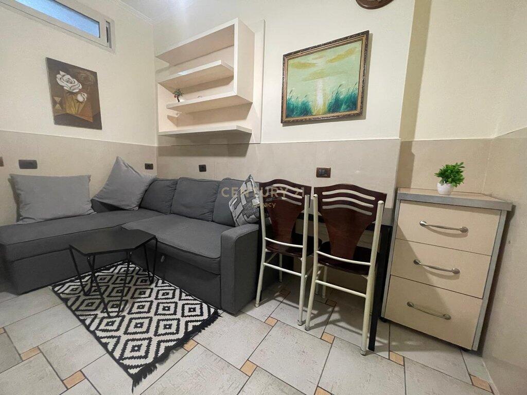 Jepet me qira apartament 1+1 në Rrugën 5 Maji