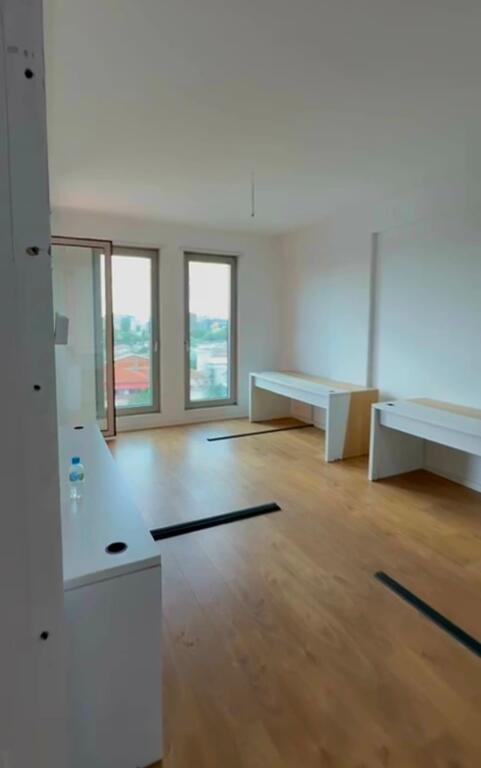 ZYRE ME QIRA ZOGU I ZI 900 EURO