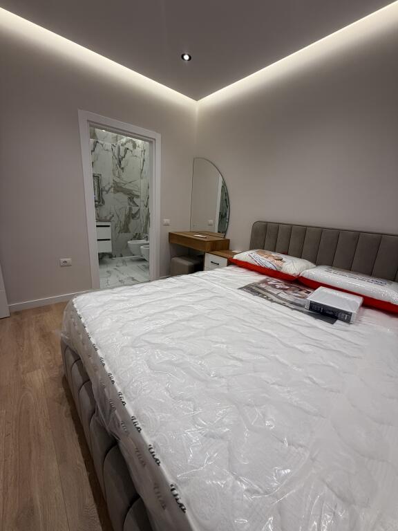 Jepet me qera apartament luksoz te UNIVERS CITY prane QTU.