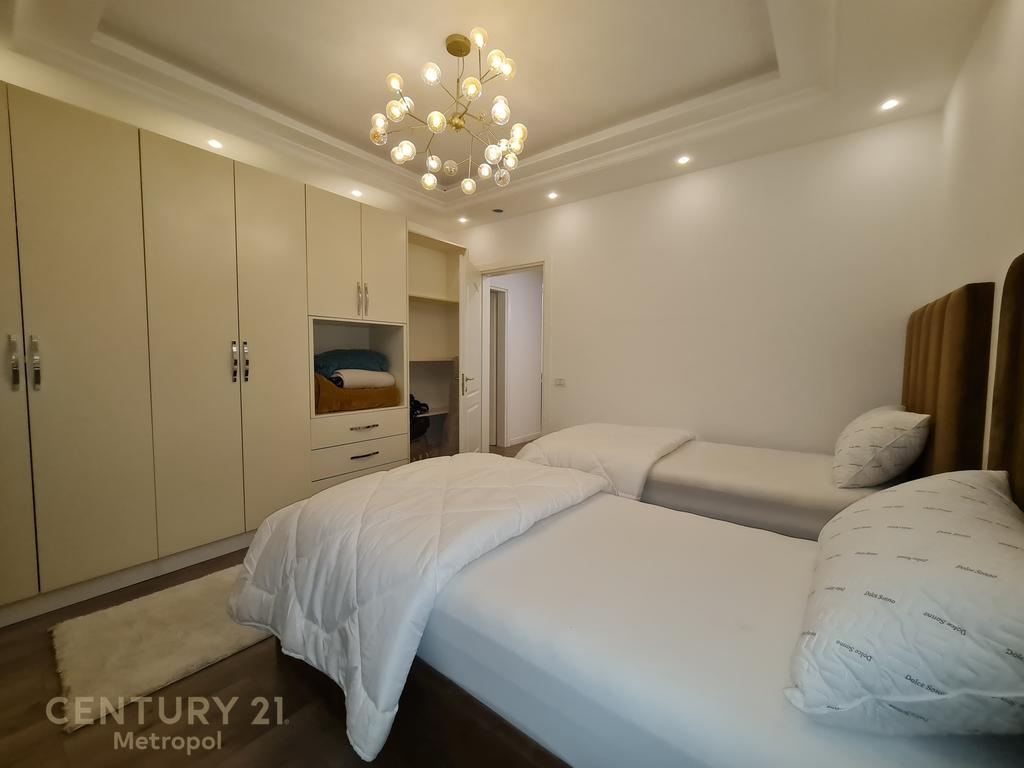 APARTAMENT 2+1+GARAZH PER SHITJE 280,000 €