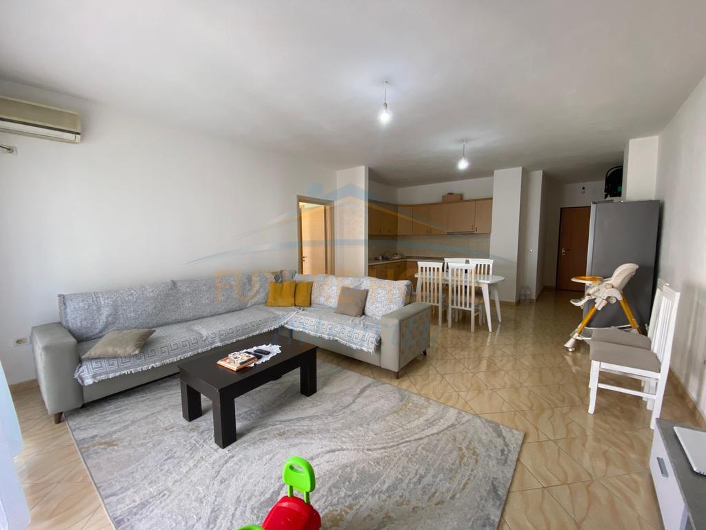 Shitet, Apartament 2+1+2, Fresku, Tiranë.
