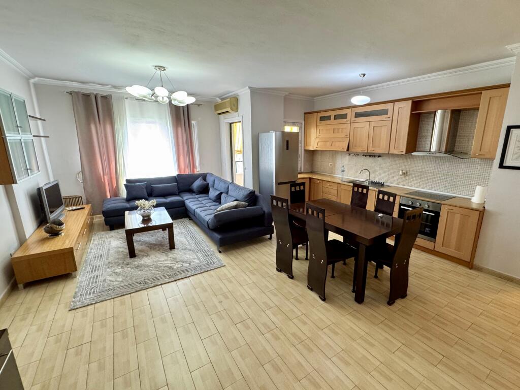 📣 AFFITTO Appartamento 2+1+2Bagni 📍 Stazione Ferroviaria, Vicino all'Ufficio Postale 💶 Prezzo 700 Euro ✨