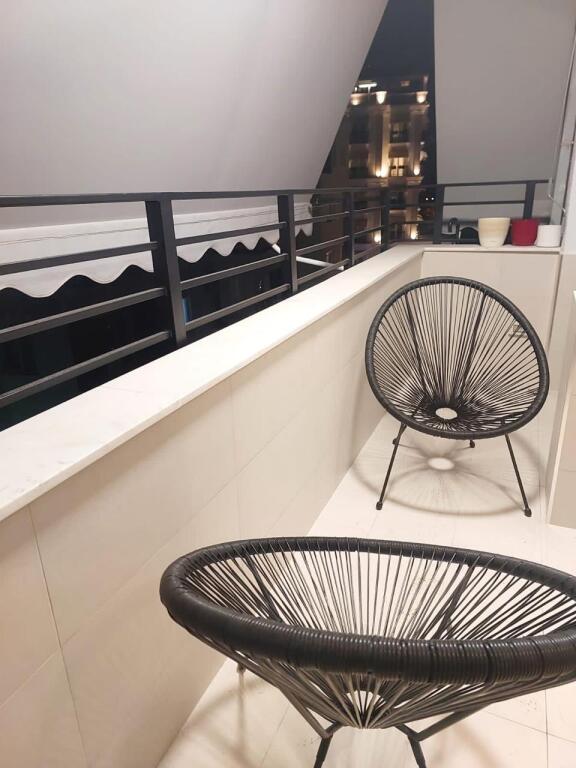 Jepet me qira apartament 2+1+2+post parkimi tek Liqeni Thate