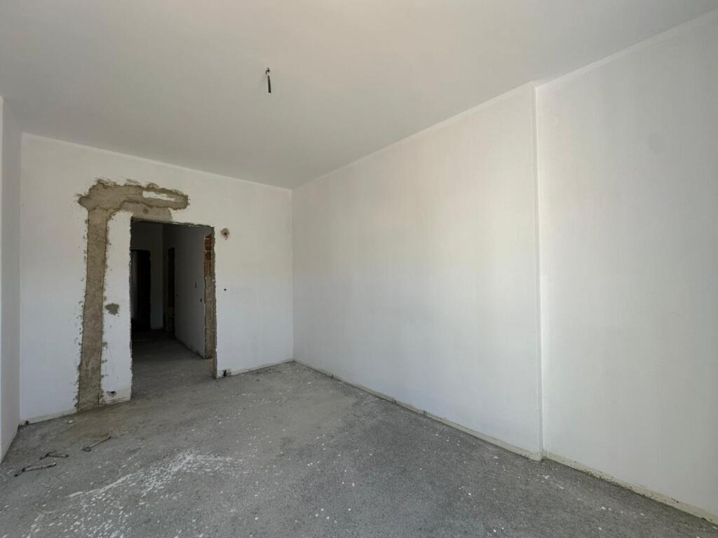 Apartament 1+1 per shitje tek Kika 2/Komuna e Parisit.