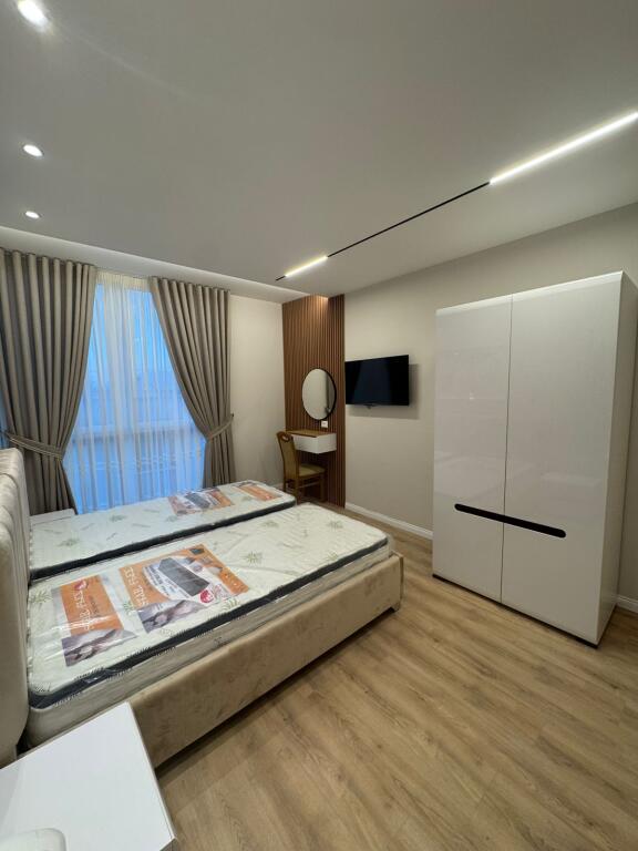 Apartament 2+1 me qera 📍Rr. Barrikadave, ne rruge kryesore