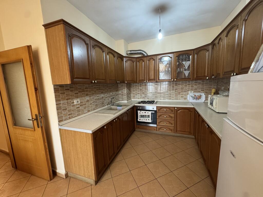 Shitet apartament 2+1 ne Laprake!