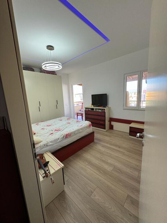 Jepet me qera 1+1  mobiluar  te mbikalimi Komunes 559 eu