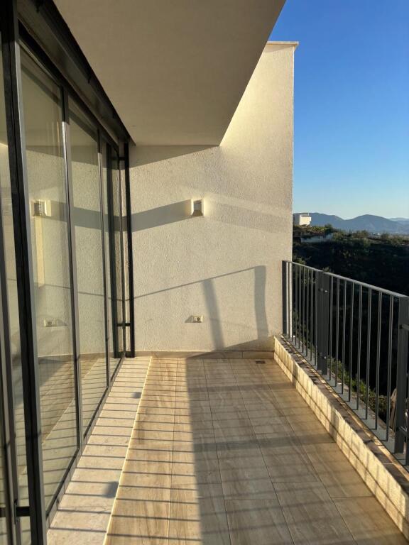 Jepet super apartament 2+1+2+parkim ne Dajt , tek rezidenca La Panoram