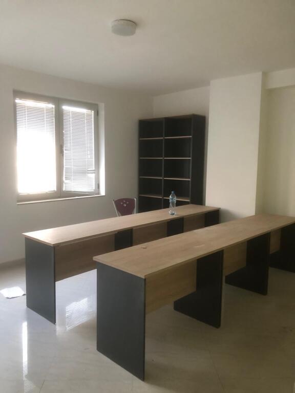 🏢 Jepet me Qira Apartament në Qendër – Turdiu Center