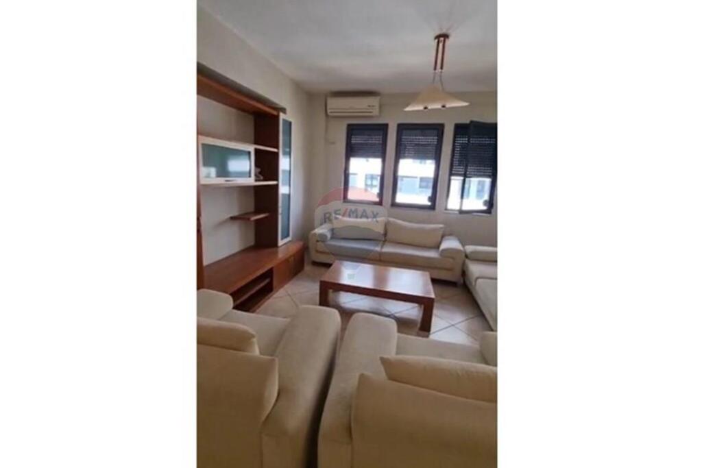 Apartament 2+1 me Qira – Rruga e Kavajës