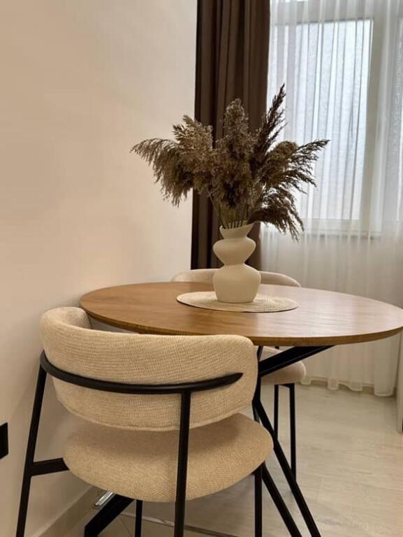 Shitet apartament 1+1 plazh durres