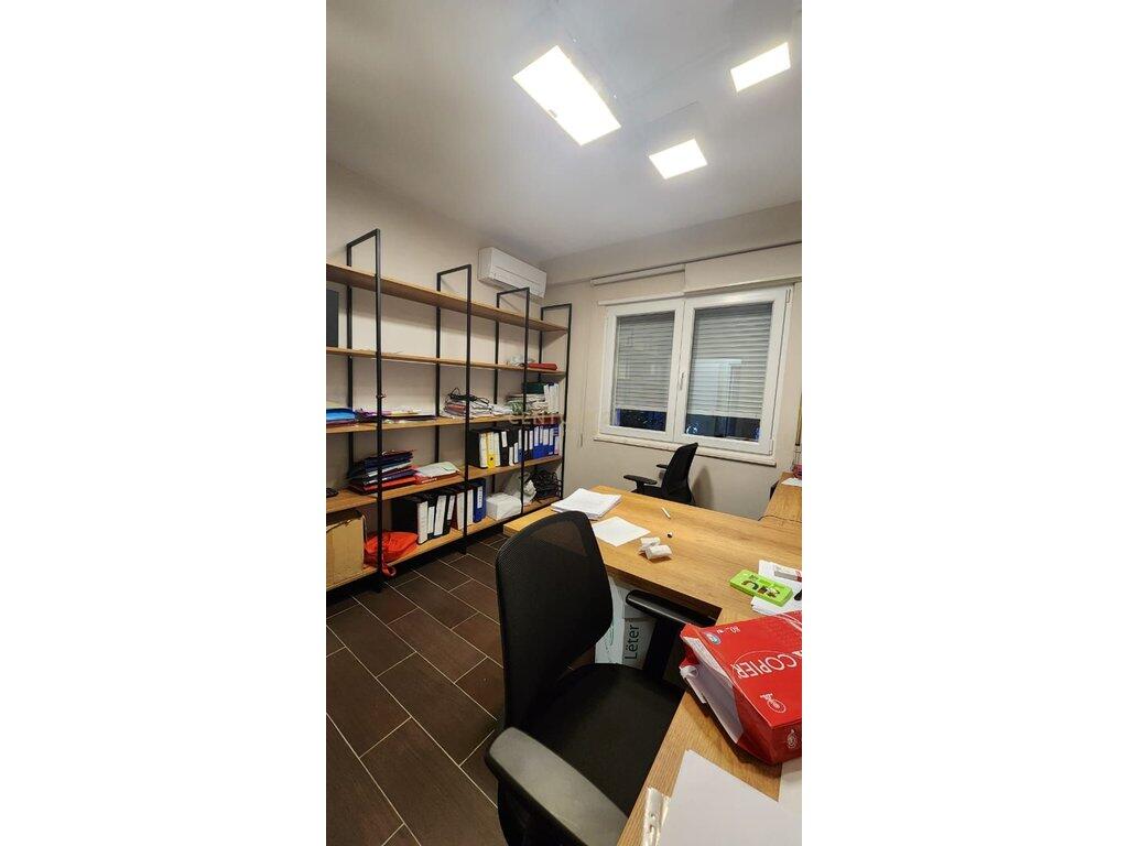 Jepet me qira per zyre apartament 2+1+2 tek Rruga e Kosovareve. 800 € /Muaj