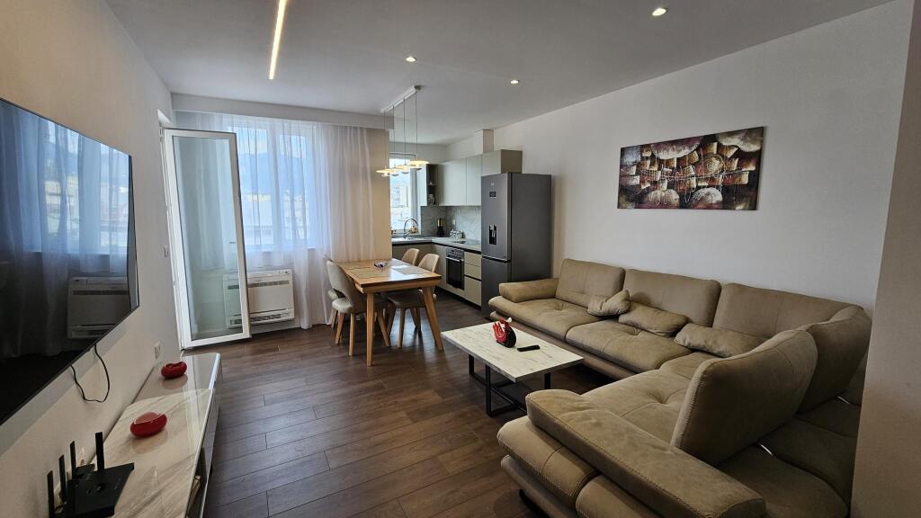 Apartament 2+1+2 per Qira, prane Prokurorise se Tiranes!
