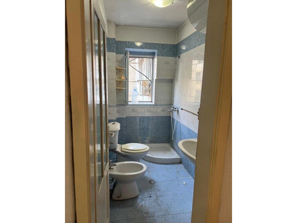 Shitet Apartament 2+1 pranë Shkollës “Kushtrimi i Lirisë” 126,000 €