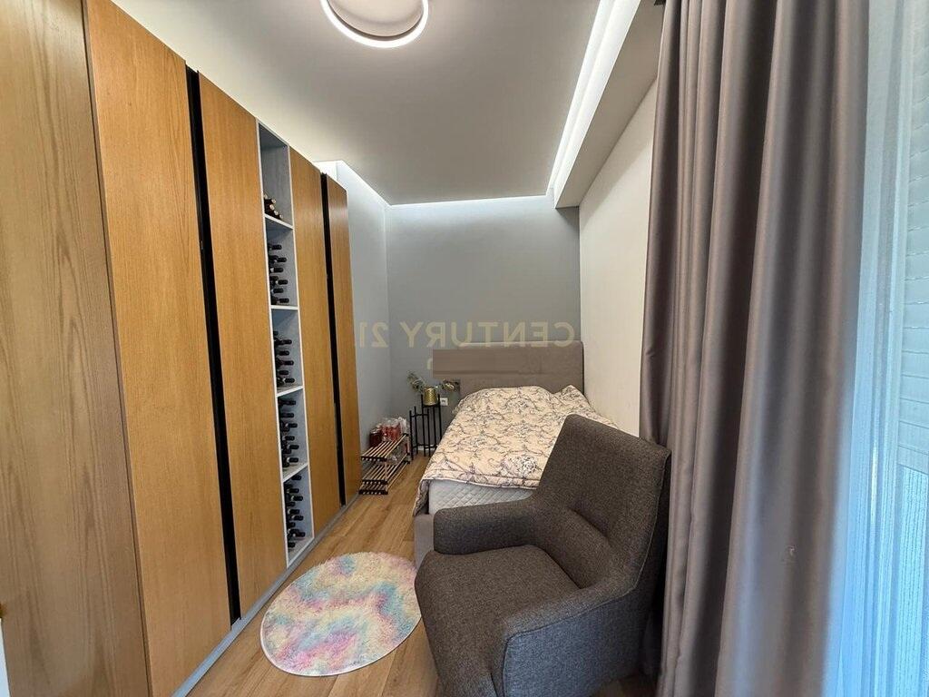 APARTMENT FOR RENT 3+1+2+VERANDA+3 PARKING SPACES !