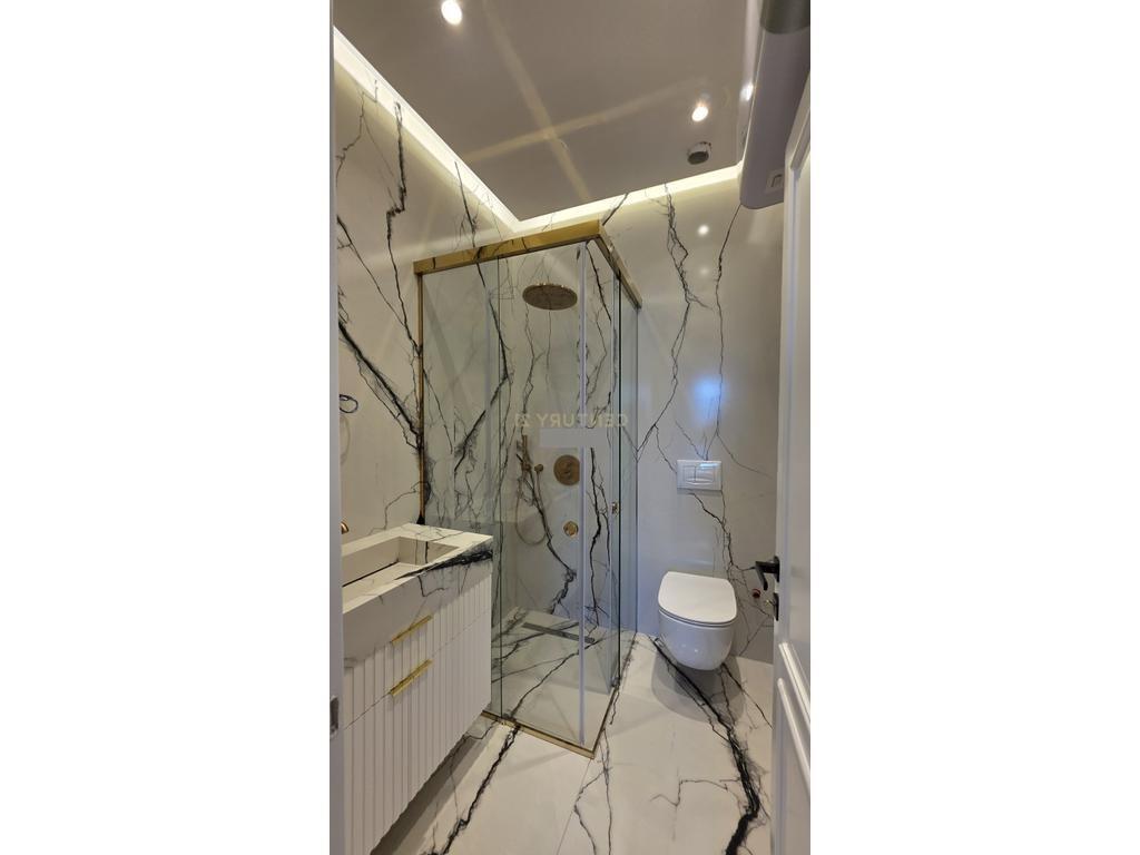 OFROHET  ME QIRA SUPER APARTAMENT 2+1+2+ POST PARKIMI,SQUARE 21