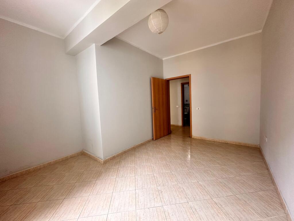 🏢 Jepet me Qira Apartament 2+1 – I Përshtatshëm për Biznes