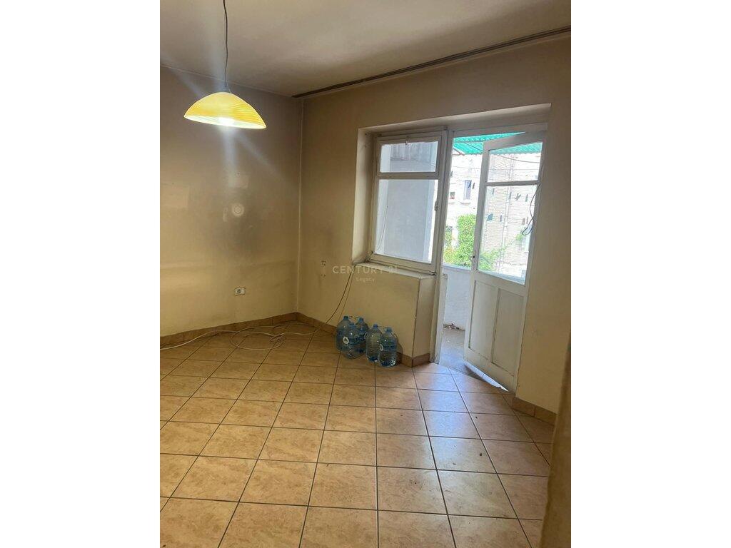 Shitet Apartament 2+1 pranë Shkollës “Kushtrimi i Lirisë” 126,000 €