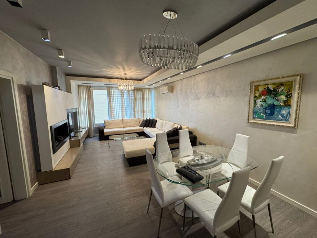 Jepet me qira apartament modern 2+1+2 tualete ne Bllok!