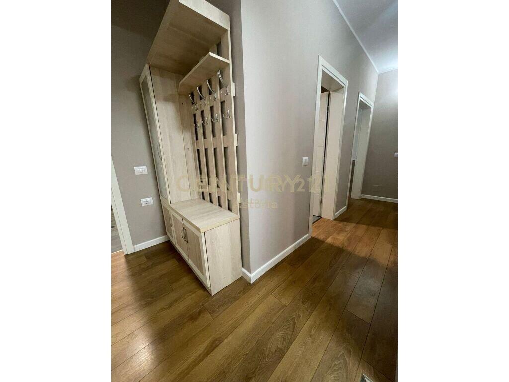 Apartament 4+1+2+post parkimi me qira prane Kristal Center