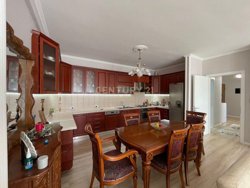 Apartament 2+1 per Qira prane Shkolles "Mihal Grameno"!